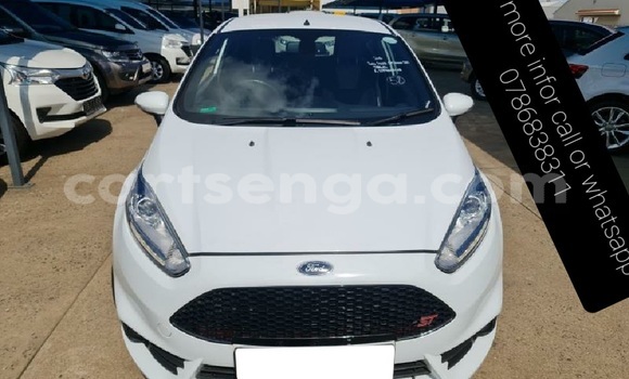 Acheter Occasion Voiture Ford Focus ST Blanc à Hlatikulu, Shiselweni District Acheter Occasion Voiture Ford Focus ST Blanc à Hlatikulu, Shiselweni District