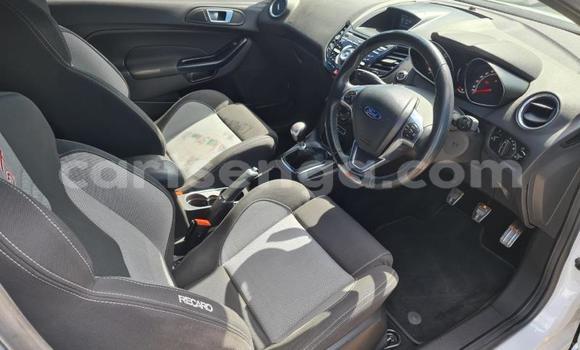 Acheter Occasion Voiture Ford Focus ST Blanc à Hlatikulu, Shiselweni District Acheter Occasion Voiture Ford Focus ST Blanc à Hlatikulu, Shiselweni District