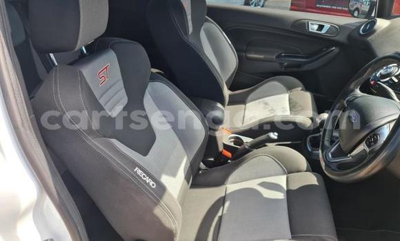 Acheter Occasion Voiture Ford Focus ST Blanc à Hlatikulu, Shiselweni District Acheter Occasion Voiture Ford Focus ST Blanc à Hlatikulu, Shiselweni District