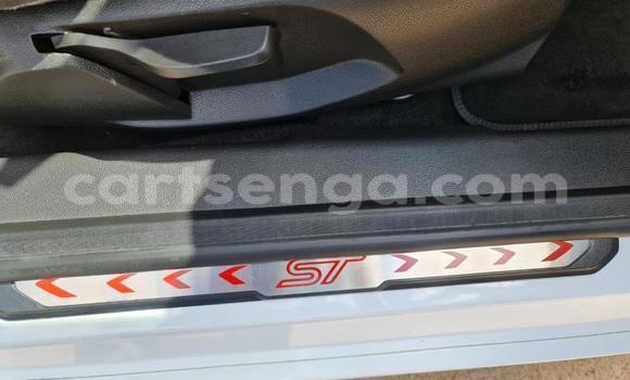 Acheter Occasion Voiture Ford Focus ST Blanc à Hlatikulu, Shiselweni District Acheter Occasion Voiture Ford Focus ST Blanc à Hlatikulu, Shiselweni District