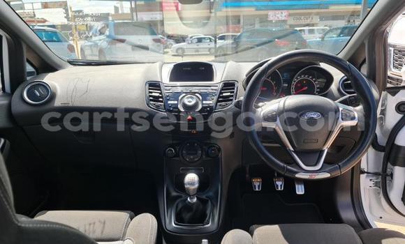 Acheter Occasion Voiture Ford Focus ST Blanc à Hlatikulu, Shiselweni District Acheter Occasion Voiture Ford Focus ST Blanc à Hlatikulu, Shiselweni District