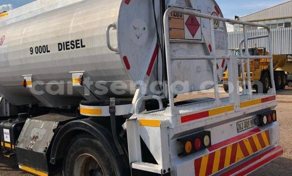 Nunua Ilio tumika Isuzu FTR 850 White Lori ndani ya Hlatikulu nchini Wilaya ya Shiselweni Nunua Ilio tumika Isuzu FTR 850 White Lori ndani ya Hlatikulu nchini Wilaya ya Shiselweni