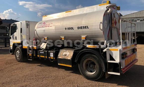 Nunua Ilio tumika Isuzu FTR 850 White Lori ndani ya Hlatikulu nchini Wilaya ya Shiselweni Nunua Ilio tumika Isuzu FTR 850 White Lori ndani ya Hlatikulu nchini Wilaya ya Shiselweni