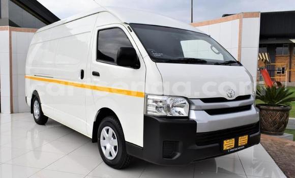 Nunua Ilio tumika Toyota Hiace White Gari ndani ya Big Bend nchini Lubombo