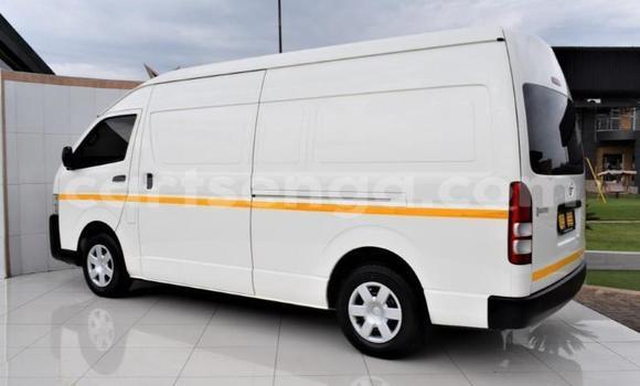 Nunua Ilio tumika Toyota Hiace White Gari ndani ya Big Bend nchini Lubombo Nunua Ilio tumika Toyota Hiace White Gari ndani ya Big Bend nchini Lubombo