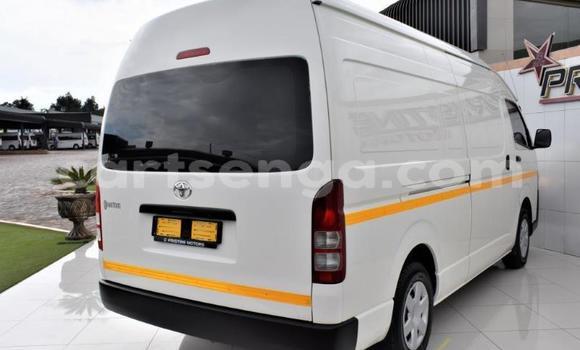 Nunua Ilio tumika Toyota Hiace White Gari ndani ya Big Bend nchini Lubombo Nunua Ilio tumika Toyota Hiace White Gari ndani ya Big Bend nchini Lubombo