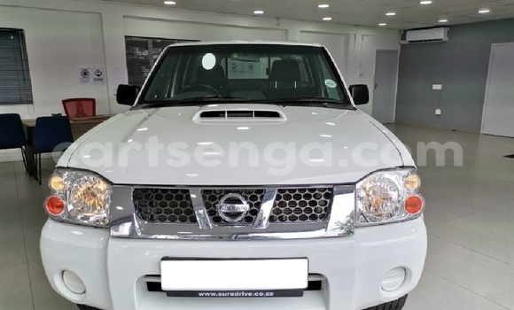 Buy Used Nissan NP 300 White Car in Hlatikulu in Shiselweni District