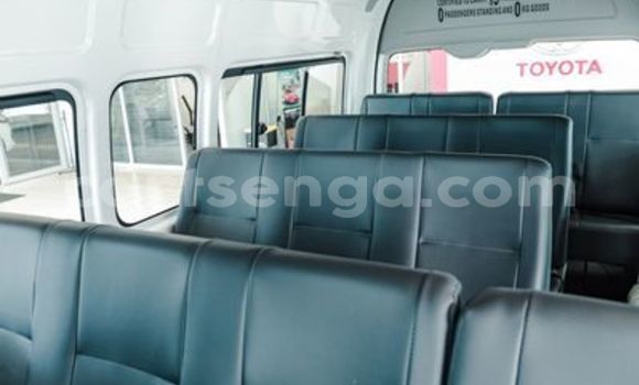 Nunua Ilio tumika Toyota Hiace White Gari ndani ya Ezulwini nchini Hhohho Nunua Ilio tumika Toyota Hiace White Gari ndani ya Ezulwini nchini Hhohho