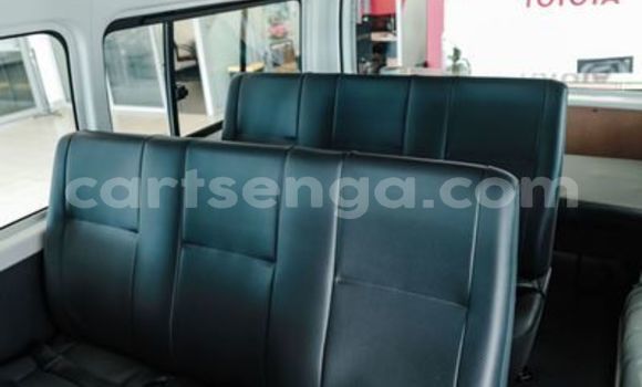 Nunua Ilio tumika Toyota Hiace White Gari ndani ya Ezulwini nchini Hhohho Nunua Ilio tumika Toyota Hiace White Gari ndani ya Ezulwini nchini Hhohho