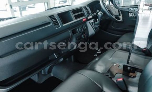 Nunua Ilio tumika Toyota Hiace White Gari ndani ya Ezulwini nchini Hhohho Nunua Ilio tumika Toyota Hiace White Gari ndani ya Ezulwini nchini Hhohho