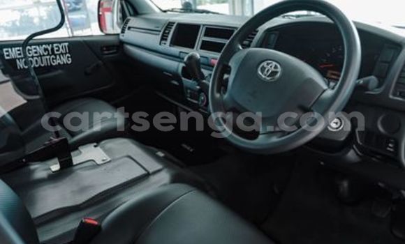 Nunua Ilio tumika Toyota Hiace White Gari ndani ya Ezulwini nchini Hhohho Nunua Ilio tumika Toyota Hiace White Gari ndani ya Ezulwini nchini Hhohho