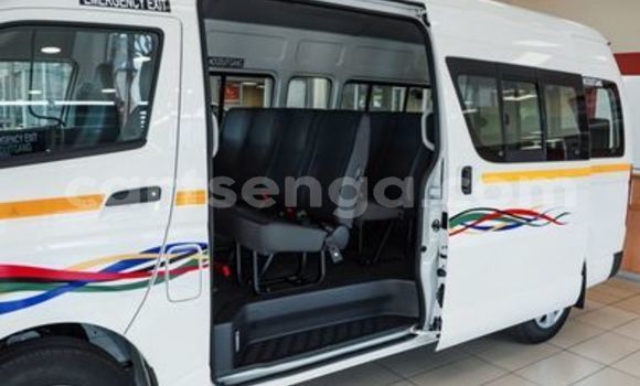 Nunua Ilio tumika Toyota Hiace White Gari ndani ya Ezulwini nchini Hhohho Nunua Ilio tumika Toyota Hiace White Gari ndani ya Ezulwini nchini Hhohho
