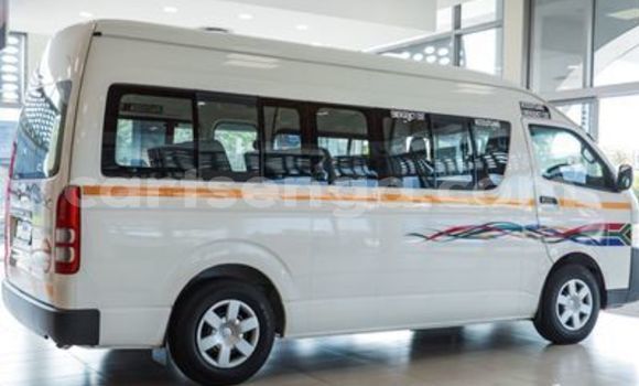 Nunua Ilio tumika Toyota Hiace White Gari ndani ya Ezulwini nchini Hhohho Nunua Ilio tumika Toyota Hiace White Gari ndani ya Ezulwini nchini Hhohho