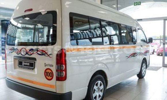 Nunua Ilio tumika Toyota Hiace White Gari ndani ya Ezulwini nchini Hhohho Nunua Ilio tumika Toyota Hiace White Gari ndani ya Ezulwini nchini Hhohho