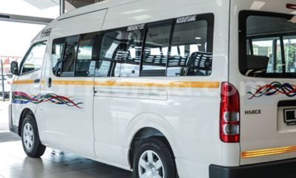 Nunua Ilio tumika Toyota Hiace White Gari ndani ya Ezulwini nchini Hhohho Nunua Ilio tumika Toyota Hiace White Gari ndani ya Ezulwini nchini Hhohho