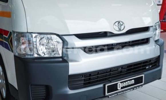 Nunua Ilio tumika Toyota Hiace White Gari ndani ya Ezulwini nchini Hhohho Nunua Ilio tumika Toyota Hiace White Gari ndani ya Ezulwini nchini Hhohho