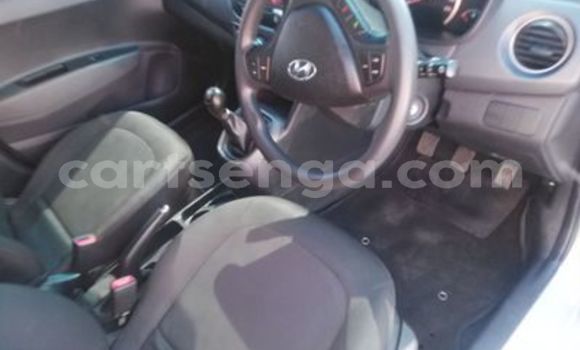 Nunua Ilio tumika Hyundai i10 Silver Gari ndani ya Ezulwini nchini Hhohho Nunua Ilio tumika Hyundai i10 Silver Gari ndani ya Ezulwini nchini Hhohho