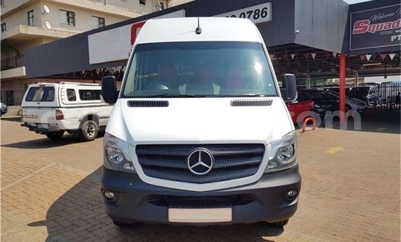 Buy Used Mercedes‒Benz W115 White Car in Import - Dubai in Hhohho Buy Used Mercedes‒Benz W115 White Car in Import - Dubai in Hhohho