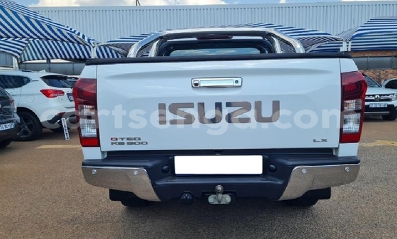 Nunua Ilio tumika Isuzu KB White Gari ndani ya Big Bend nchini Lubombo Nunua Ilio tumika Isuzu KB White Gari ndani ya Big Bend nchini Lubombo