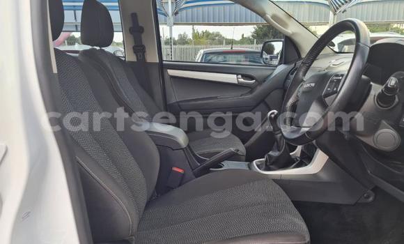 Nunua Ilio tumika Isuzu KB White Gari ndani ya Big Bend nchini Lubombo Nunua Ilio tumika Isuzu KB White Gari ndani ya Big Bend nchini Lubombo