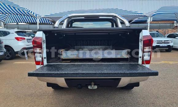 Nunua Ilio tumika Isuzu KB White Gari ndani ya Big Bend nchini Lubombo Nunua Ilio tumika Isuzu KB White Gari ndani ya Big Bend nchini Lubombo