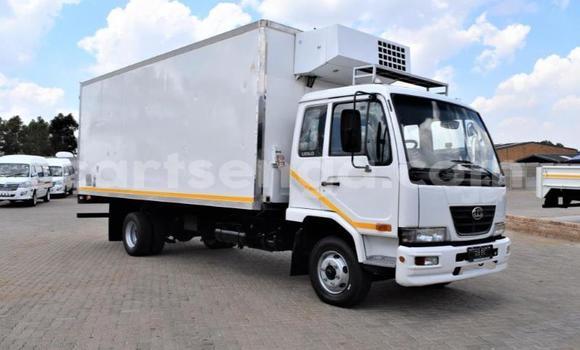 Acheter Occasion Utilitaire Nissan UD Blanc à Big Bend, Lubombo Acheter Occasion Utilitaire Nissan UD Blanc à Big Bend, Lubombo
