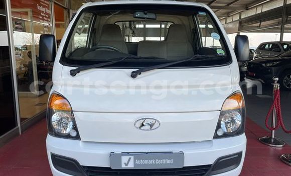 Nunua Ilio tumika Hyundai H1 White Gari ndani ya Big Bend nchini Lubombo Nunua Ilio tumika Hyundai H1 White Gari ndani ya Big Bend nchini Lubombo