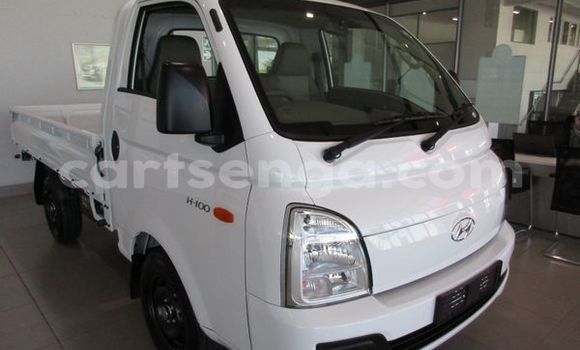 Buy Used Hyundai H1 White Car in Bulembu in Hhohho Buy Used Hyundai H1 White Car in Bulembu in Hhohho