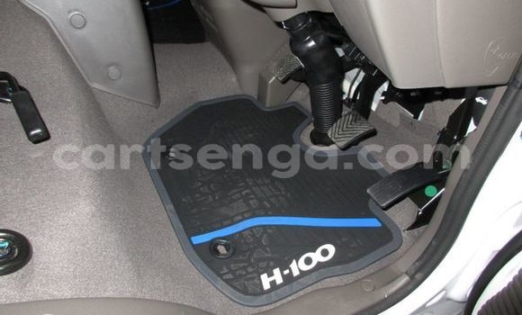 Buy Used Hyundai H1 White Car in Bulembu in Hhohho Buy Used Hyundai H1 White Car in Bulembu in Hhohho