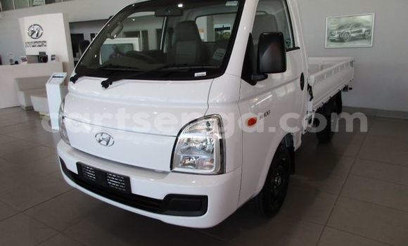 Buy Used Hyundai H1 White Car in Bulembu in Hhohho Buy Used Hyundai H1 White Car in Bulembu in Hhohho
