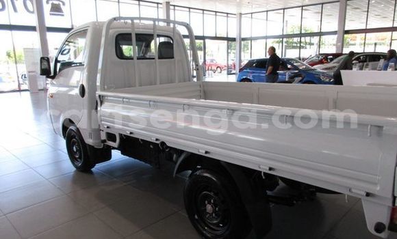 Buy Used Hyundai H1 White Car in Bulembu in Hhohho Buy Used Hyundai H1 White Car in Bulembu in Hhohho