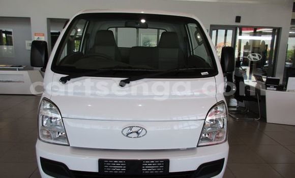 Nunua Ilio tumika Hyundai H1 White Gari ndani ya Big Bend nchini Wilaya ya Lubombo