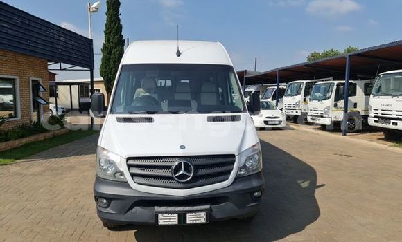 Nunua Ilio tumika Mercedes‒Benz Esprit White Gari ndani ya Ezulwini nchini Hhohho Nunua Ilio tumika Mercedes‒Benz Esprit White Gari ndani ya Ezulwini nchini Hhohho