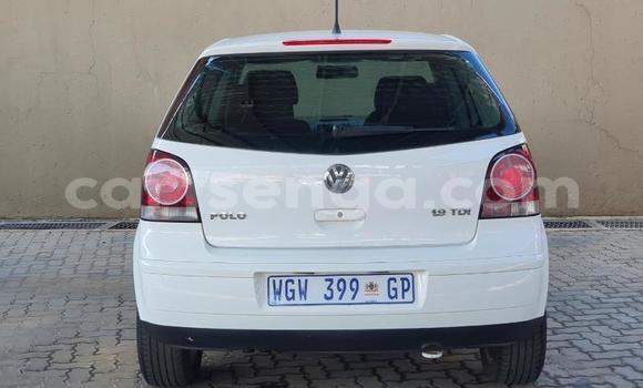 Nunua Ilio tumika Volkswagen Polo White Gari ndani ya Ezulwini nchini Hhohho Nunua Ilio tumika Volkswagen Polo White Gari ndani ya Ezulwini nchini Hhohho