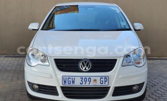 Nunua Ilio tumika Volkswagen Polo White Gari ndani ya Ezulwini nchini Hhohho Nunua Ilio tumika Volkswagen Polo White Gari ndani ya Ezulwini nchini Hhohho