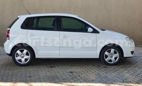 Nunua Ilio tumika Volkswagen Polo White Gari ndani ya Ezulwini nchini Hhohho Nunua Ilio tumika Volkswagen Polo White Gari ndani ya Ezulwini nchini Hhohho