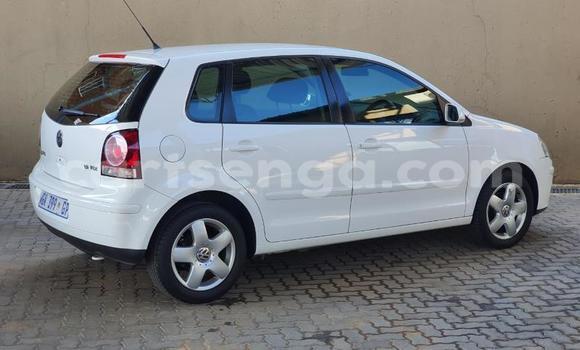 Nunua Ilio tumika Volkswagen Polo White Gari ndani ya Ezulwini nchini Hhohho Nunua Ilio tumika Volkswagen Polo White Gari ndani ya Ezulwini nchini Hhohho