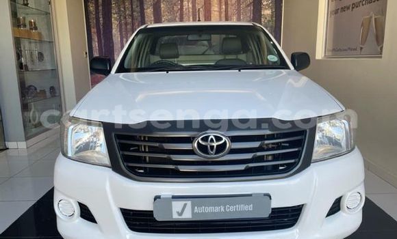 Nunua Ilio tumika Toyota Hilux White Gari ndani ya Big Bend nchini Wilaya ya Lubombo