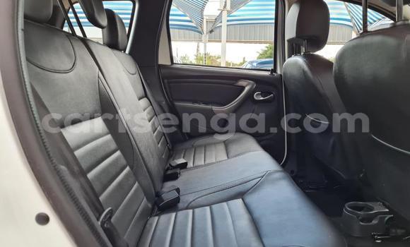 Nunua Ilio tumika Renault Duster White Gari ndani ya Big Bend nchini Lubombo Nunua Ilio tumika Renault Duster White Gari ndani ya Big Bend nchini Lubombo