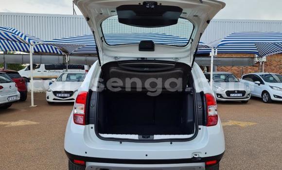 Nunua Ilio tumika Renault Duster White Gari ndani ya Big Bend nchini Lubombo Nunua Ilio tumika Renault Duster White Gari ndani ya Big Bend nchini Lubombo