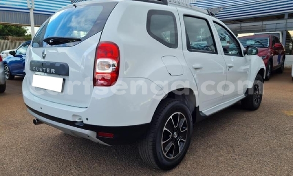 Nunua Ilio tumika Renault Duster White Gari ndani ya Big Bend nchini Lubombo Nunua Ilio tumika Renault Duster White Gari ndani ya Big Bend nchini Lubombo