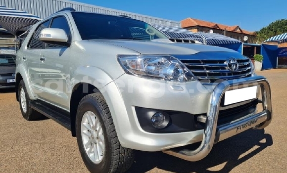 Acheter Occasion Voiture Toyota Fortuner Gris à Bulembu, Hhohho Acheter Occasion Voiture Toyota Fortuner Gris à Bulembu, Hhohho