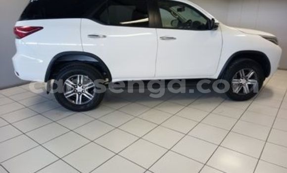 Nunua Ilio tumika Toyota Fortuner White Gari ndani ya Big Bend nchini Wilaya ya Lubombo Nunua Ilio tumika Toyota Fortuner White Gari ndani ya Big Bend nchini Wilaya ya Lubombo
