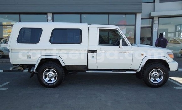 Buy Import Toyota Land Cruiser White Car in Import - Dubai in Hhohho Buy Import Toyota Land Cruiser White Car in Import - Dubai in Hhohho