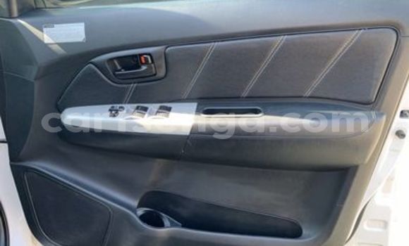 Nunua Ilio tumika Toyota Hilux White Gari ndani ya Big Bend nchini Lubombo Nunua Ilio tumika Toyota Hilux White Gari ndani ya Big Bend nchini Lubombo