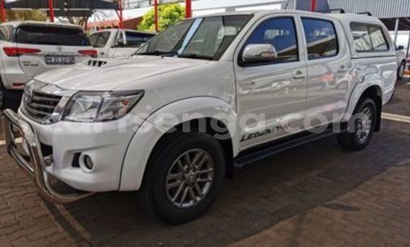 Nunua Ilio tumika Toyota Hilux White Gari ndani ya Big Bend nchini Wilaya ya Lubombo