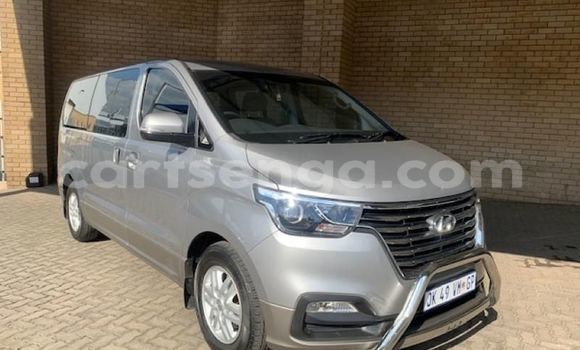 Nunua Ilio tumika Hyundai H1 Silver Gari ndani ya Ezulwini nchini Hhohho