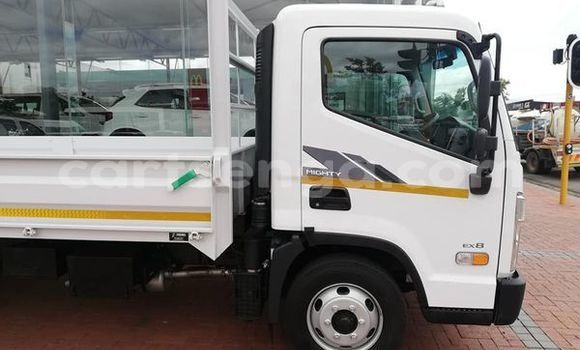 Buy Used Hyundai H200 White Car in Ezulwini in Hhohho