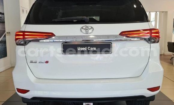 Acheter Occasion Voiture Toyota Fortuner Blanc à Mbabane, Manzini Acheter Occasion Voiture Toyota Fortuner Blanc à Mbabane, Manzini