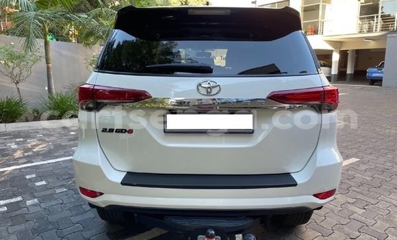 Buy Used Toyota Fortuner White Car in Mbabane in Manzini Buy Used Toyota Fortuner White Car in Mbabane in Manzini